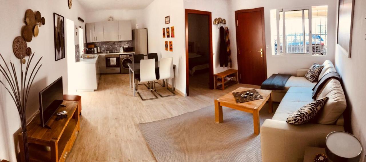 Town House With Patio In Quiet Residential Area 10 Min From Beach 토레몰리노스 외부 사진