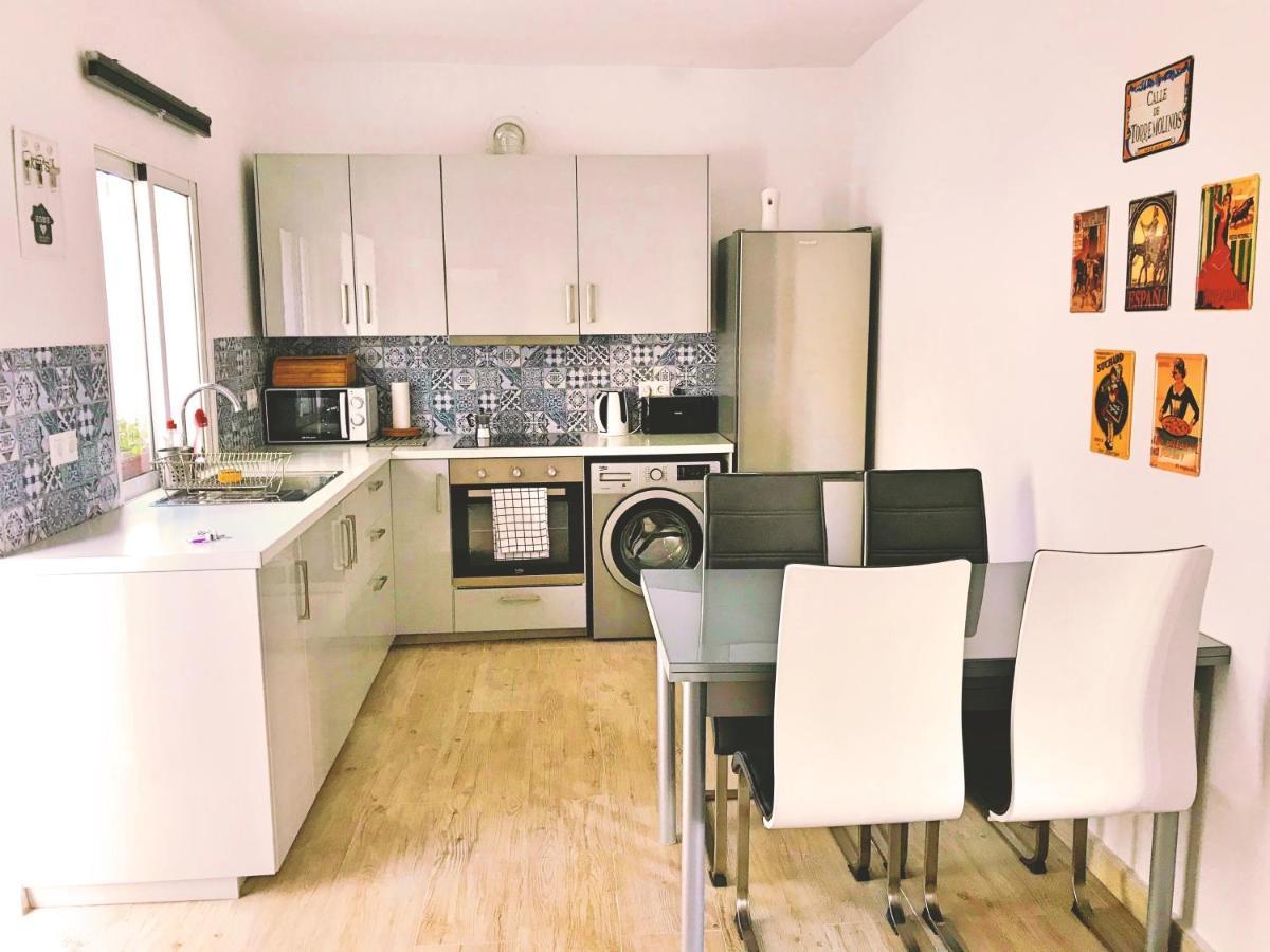 Town House With Patio In Quiet Residential Area 10 Min From Beach 토레몰리노스 외부 사진
