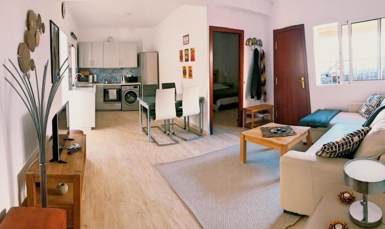 Town House With Patio In Quiet Residential Area 10 Min From Beach 토레몰리노스 외부 사진