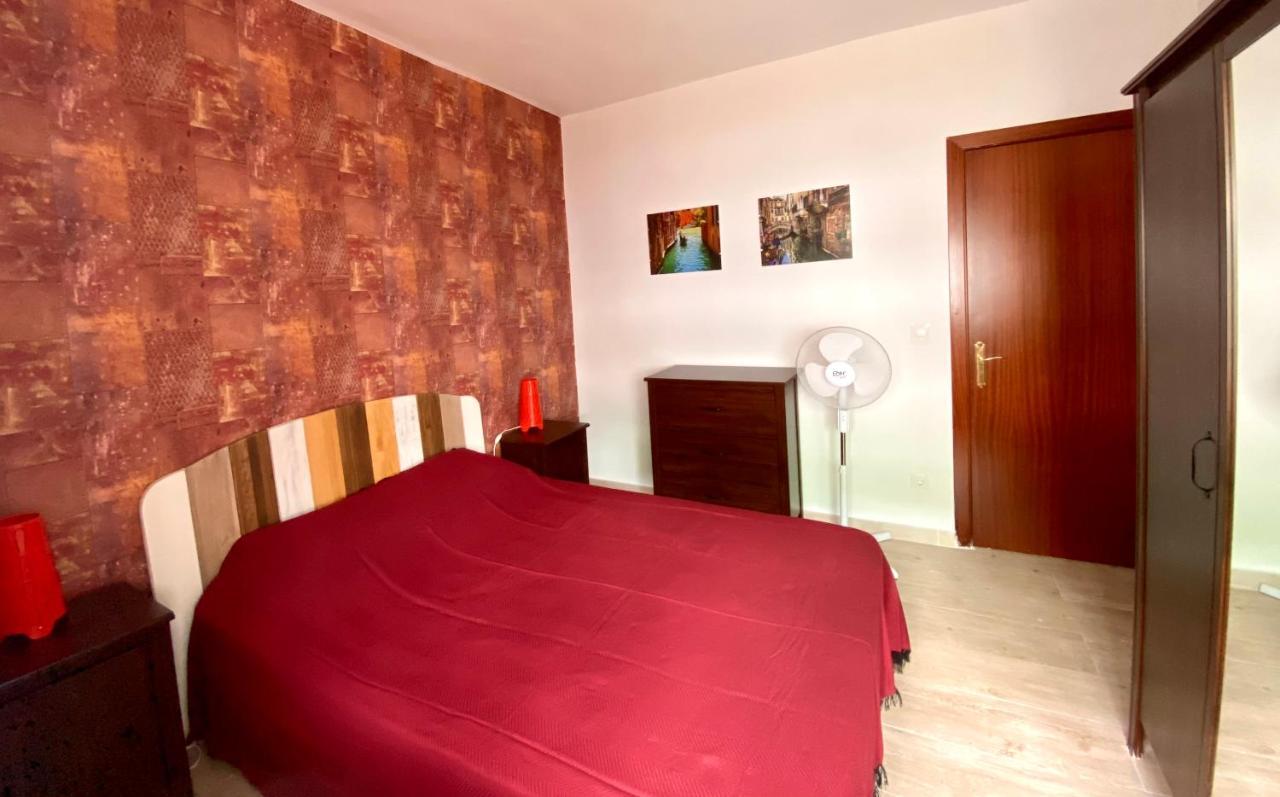 Town House With Patio In Quiet Residential Area 10 Min From Beach 토레몰리노스 외부 사진